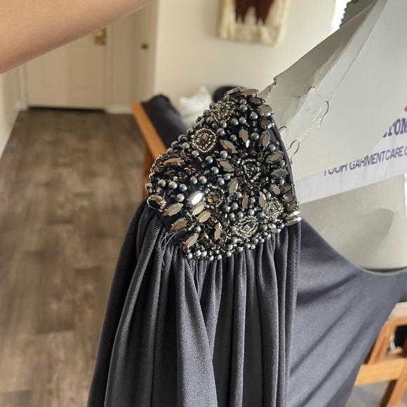 Long formal one shoulder gown - Picture 4 of 5